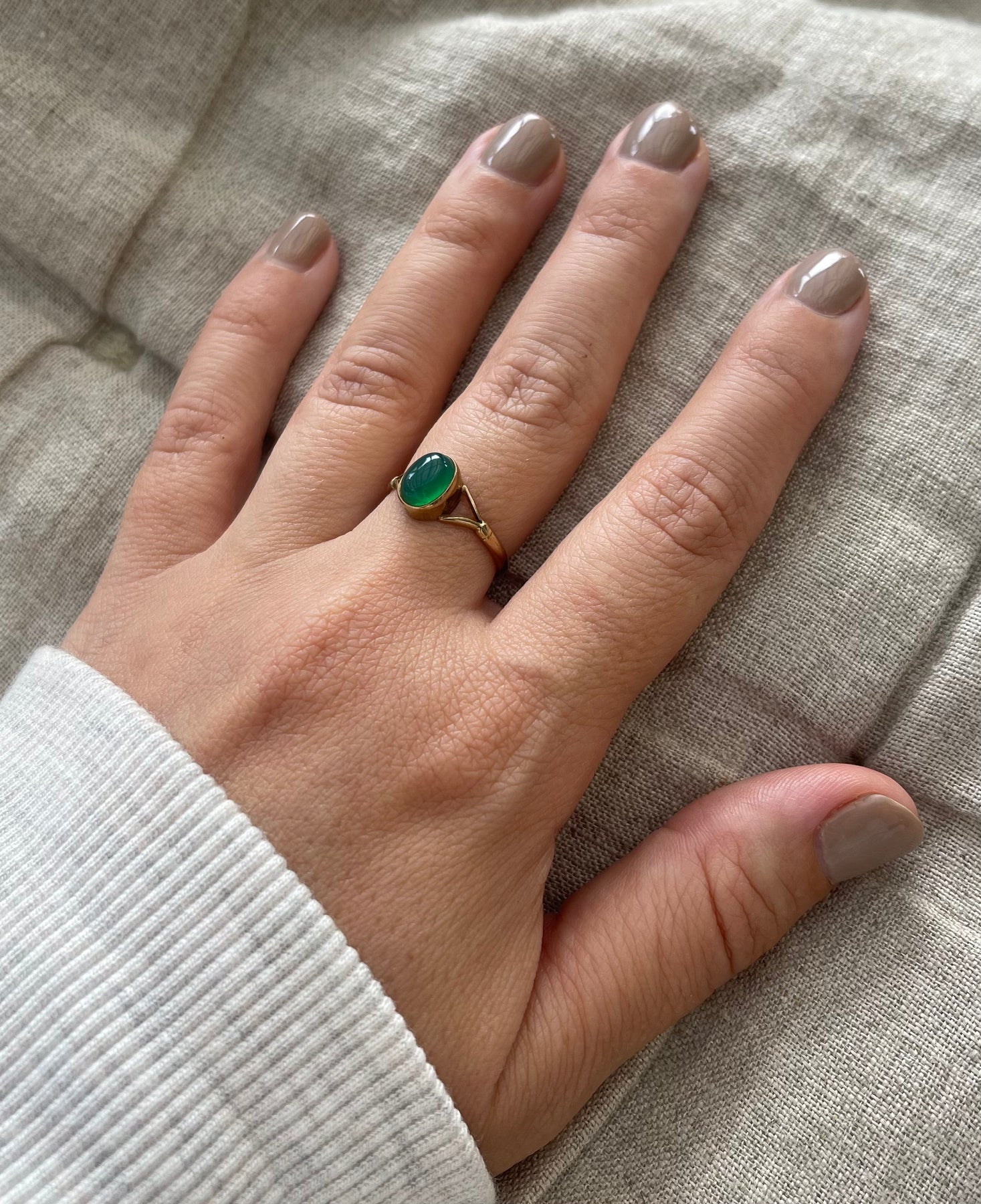 Aurelia 9ct Vintage Cabochon Chrysoprase Ring