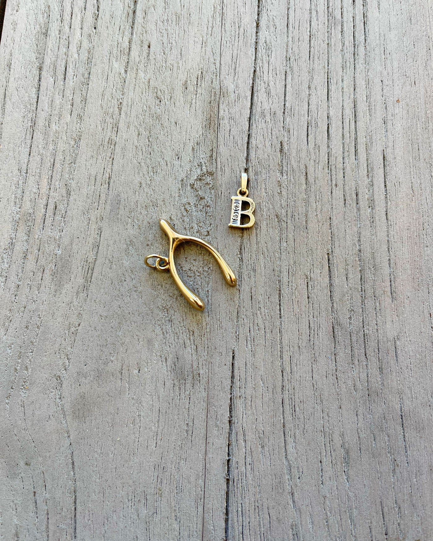 'Winona' 9ct Gold Vintage Wishbone Charm